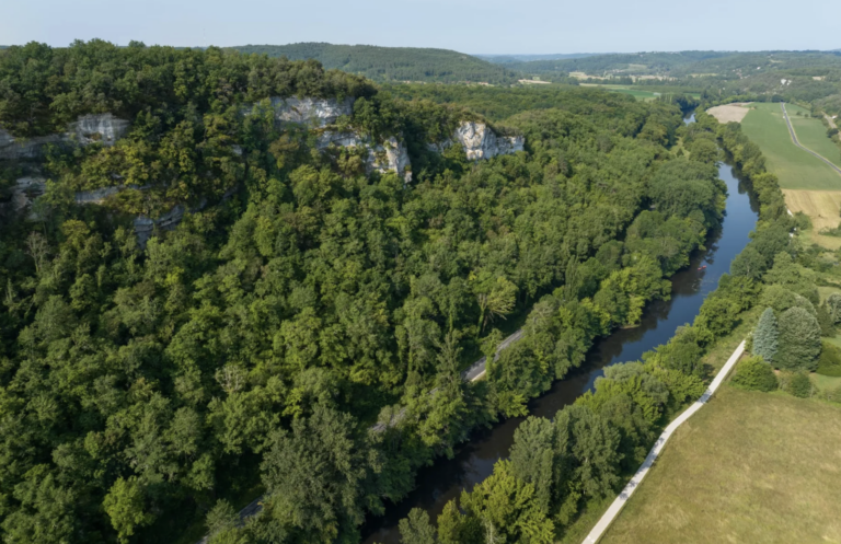 Lire la suite à propos de l’article Visiter la vallée de la Vézère — Guide complet des sites incontournables en Dordogne